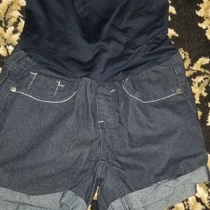 NWOT maternity shorts